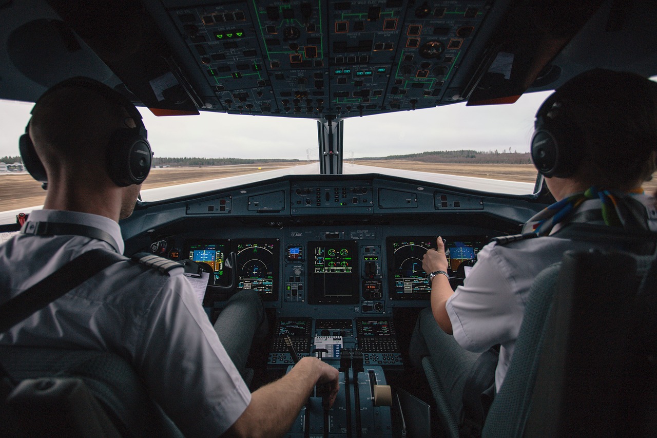 Airline flight crew using an electronic flight bag with structured FCOM and QRH operations content in the cockpit